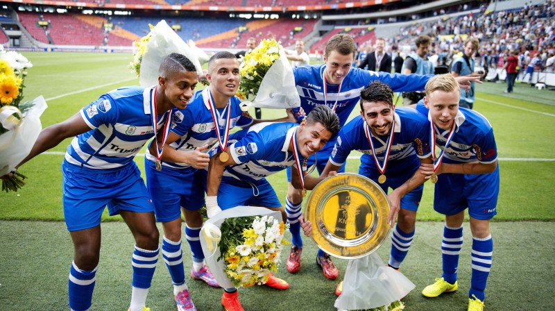 "Zwolle" futbolisti ar pirmo Superkausa trofeju kluba vēsturē
Foto: AFP/Scanpix