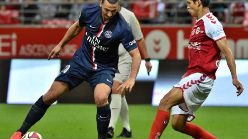 Zlatanam Ibrahimovičam šī varbūt nebija karjeras skaistākā spēle, taču savu darbiņu - divus vārtus - viņš paveica
Foto: AFP/Scanpix