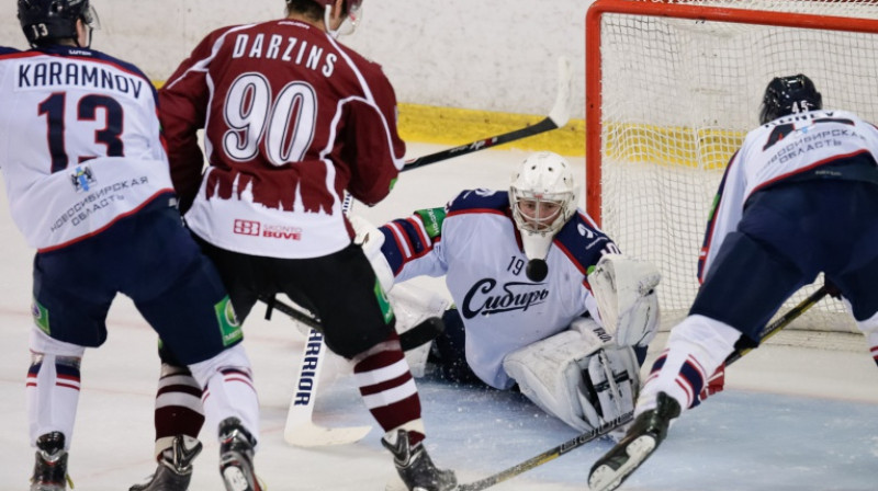 Lauri Dārziņš "Sibir" ielenkumā 
Foto: Raimonds Volonts, dinamoriga.eu