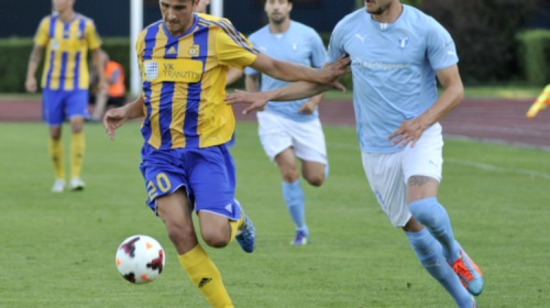 Ģirts Karlsons Čempionu līgas atbildes spēlē pret Zviedrijas "Malmo" (0:1)
Foto: Romāns Kokšarovs, Sporta Avīze, f64