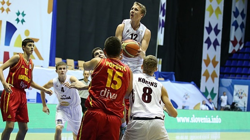 Artūrs Strautiņš Eiropas U16 čempionātā Kijevā debitēja 14 gadu un deviņu mēnešu vecumā
Foto: www.fibaeurope.com