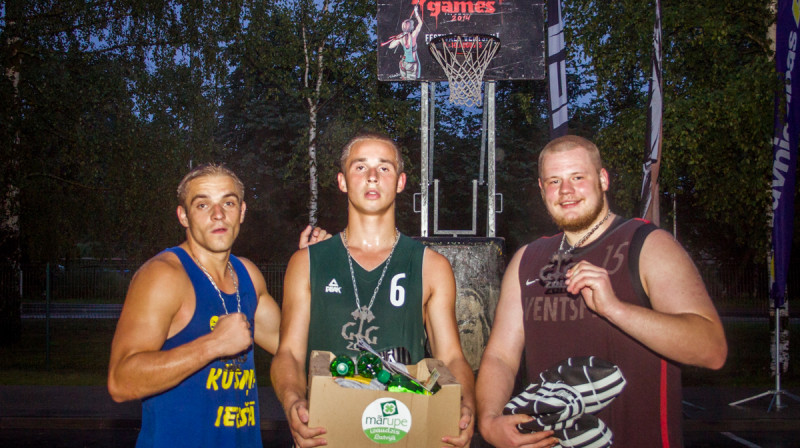 "Kūsiņā iekšā" (no kreisās): Renārs Uzraugs, Roberts Zvagūzis, Ralfs Vēveris
Publicitātes foto