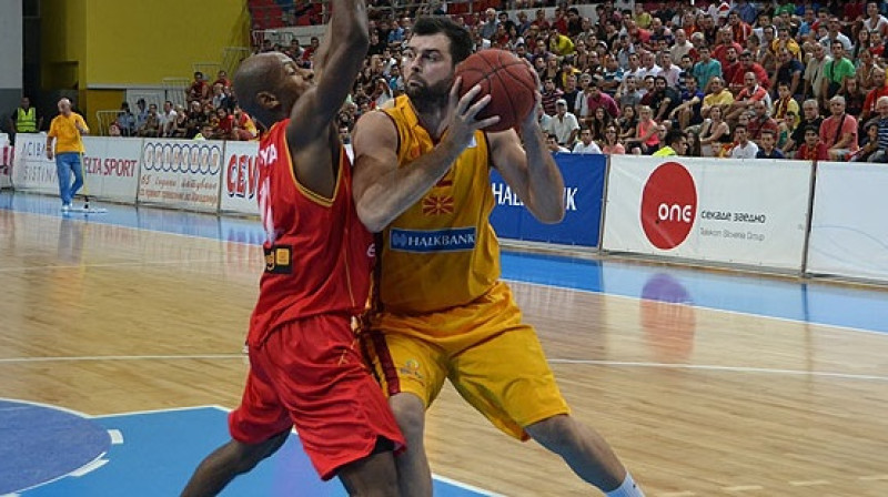 Bojans Trajkovskis pret Baltkrieviju iemeta 4 no 5 tālmetieniem
Foto: www.fibaeurope.com