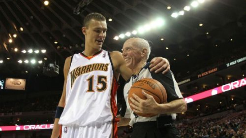 Andris Biedriņš NBA karjeras sākumā bijis labāks basketbolists nekā lietuvietis Jons Valančūns
Foto:AFP/Scanpix
