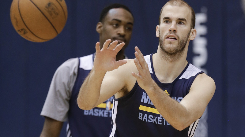 "Memphis Grizzlies" aizsargs Niks Kalatess
Foto: AP/Scanpix