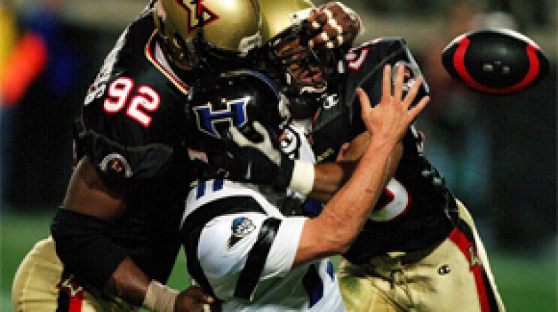 Lasvegasas "Outlaws" spēlējot XFL
Foto www.arenafootball.com