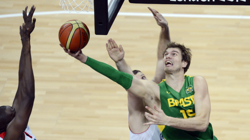 Brazīlijas centra pozīciju cementēs NBA čempions Tjago Spliters 
Foto: AFP/Scanpix