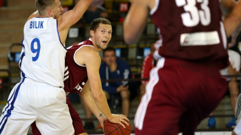 Jānis Strēlnieks mačā pret slovākiem
Foto: basket.sk