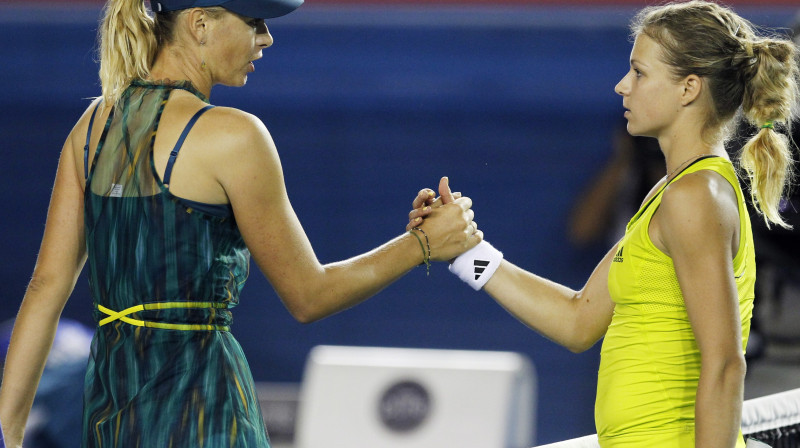 2010. gada janvāris Melburnā. Marija Šarapova nupat Marijai Kiriļenko zaudēja "Australian Open" 1. kārtā. Abām šonakt būs otrā tikšanās "Grand Slam" turnīros
Foto: Reuters/Scanpix