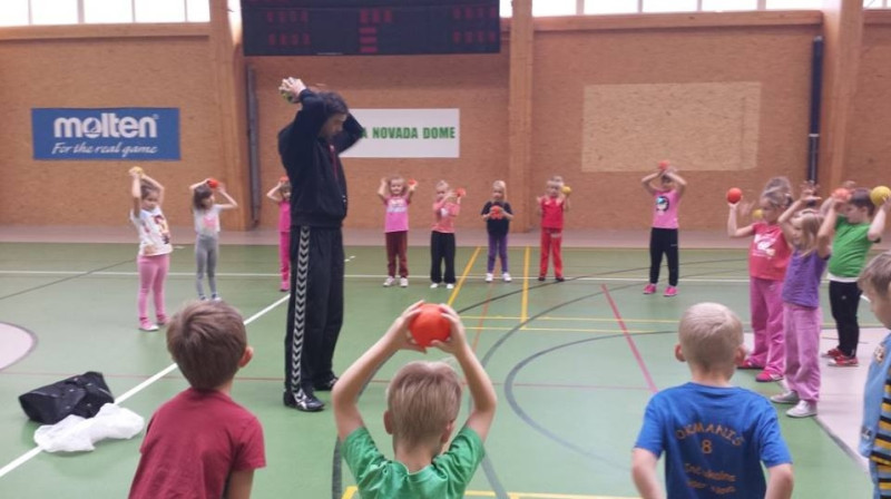 Inčukalna sporta kompleksā treniņus vada Dmitrijs Bražņikovs
Foto: incukalns.lv