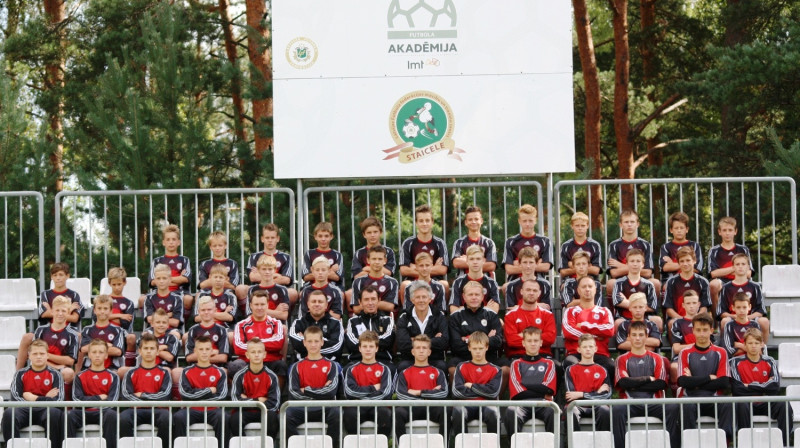 Talantu skates dalībnieku kopbilde Staicelē (foto uzņemta 2014.gada 22.augustā)
