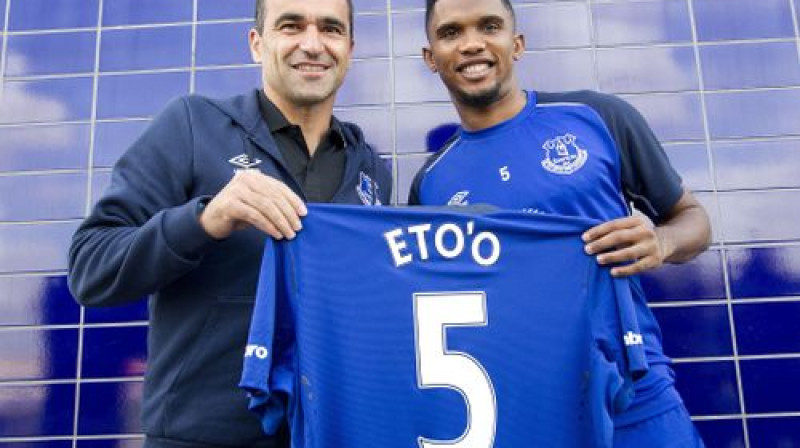 "Everton" treneris Roberto Martiness un Samuels Eto`o
Foto:AP/Scanpix