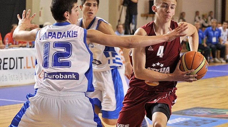 Kristers Zoriks Eiropas čempionātā ir iemetis 10 no 22 tālmetieniem
Foto: Romāns Kokšarovs