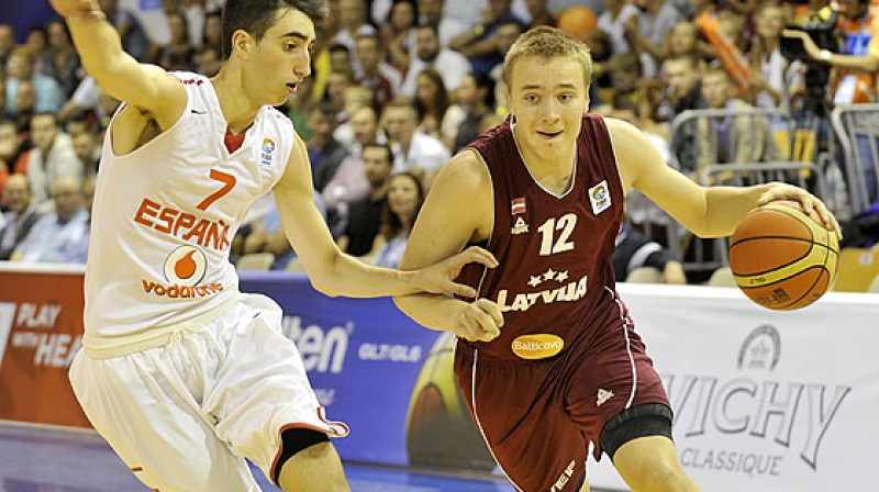 Artūrs Strautiņš: 21 punkts, 8 atlēkušās bumbas un Latvijas U16 izlases uzvara Eiropas kadetu čempionāta pusfinālā pār Spāniju.
Foto: FIBAEurope.com