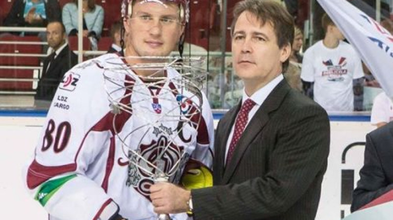 Georgijs Pujacs saņem Latvijas Dzelzceļa kausu par otro vietu
Foto: Raimonds Volonts, Dinamo Rīga