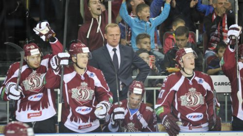 Rīgas "Dinamo" spēlētāji tikuši pie līgumiem, bet ar treneriem formalitātes tikšot kārtotas šonedēļ
Foto: Romāns Kokšarovs, Sporta Avīze, f64