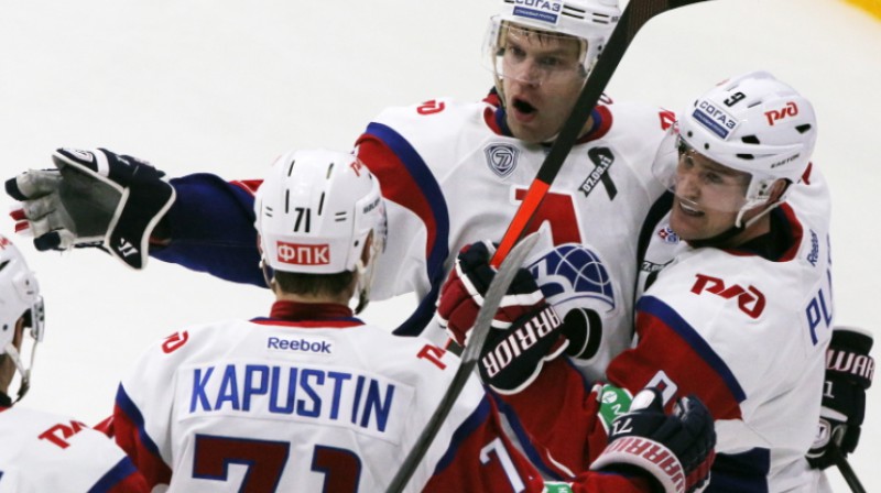 Asistents Jānis Sprukts tālajā plānā
Foto: ITAR-TASS / Scanpix