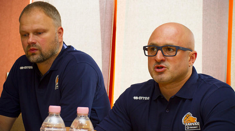 BK Liepāja/Triobet galvenais treneris Uvis Helmanis un kluba direktors Arturs Košeļevs.