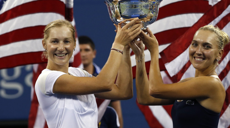Jekaterina Makarova un Jeļena Vesņina
Foto: Reuters/Scanpix