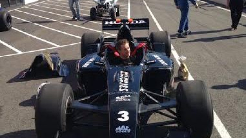 Ar šo 2004.gada F1 formulu, ar kuru savulaik brauca Džensons Batons, brauca Aleksandrs Grīva.
Foto: Publicitātes foto