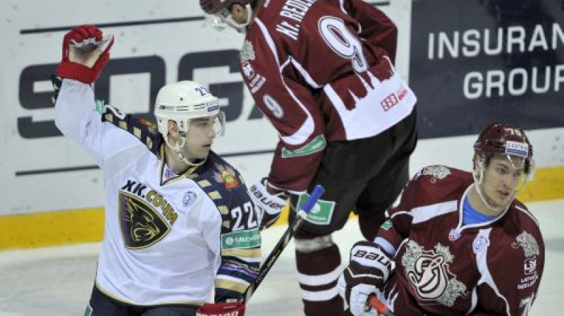 Rezultātu atklājušais Mihails Aņisins un Miks Indrašis
Foto: Romāns Kokšarovs, Sporta Avīze, f64