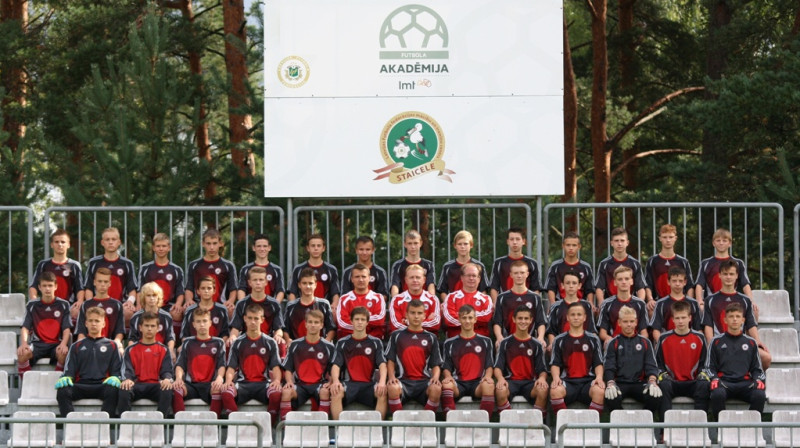 U-14 talantu skates dalībnieku kopbilde Staicelē (foto uzņemta 2014.gada 29.augustā)