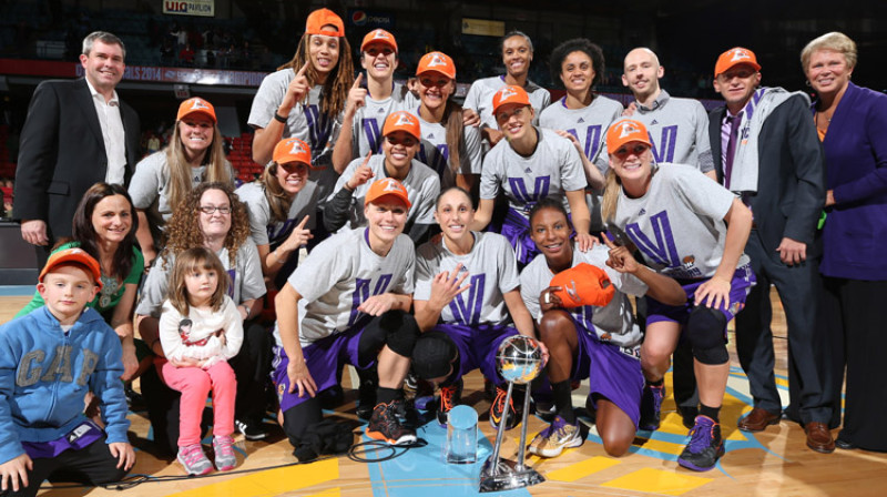 Anete Jēkabsone-Žogota un "Phoenix Mercury" basketbolistes: WNBA Čempiones 2014!
Foto: AP/Scanpix