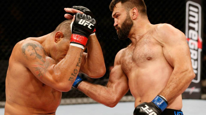 Andrejs Arlovskis cīņā ar Antonio Silvu
Foto: ufc.com