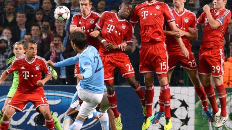 Davids Silva cenšas uzlauzt Minhenes "Bayern" valni
Foto:AFP/Scanpix