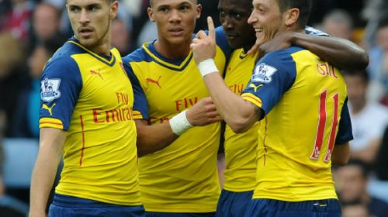 "Arsenal" spēlētāji pēc gūtajiem vārtiem
Foto: AP/Scanpix