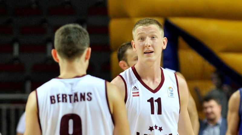Rolands Šmits un Dairis Bertāns gatavojas sezonai Spānijā
Foto: Romāns Kokšarovs, f64