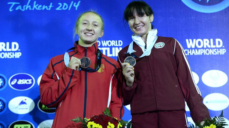 Valērija Lazinska un Anastasija Grigorjeva ar pasaules čempionāta bronzas medaļām 
Foto: Alexander Oreshnikov, wrestrus.ru