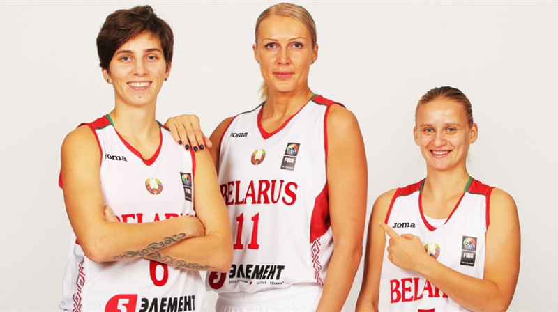 Katarina Sņitina (pirmā no kreisās): uzvaras tālmetiens pret Kubu
Foto: www.fiba.com