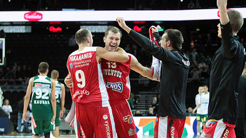 Utenas "Juventus" spēlētāji līksmo par uzvaru
Foto: Lietuvos rytas