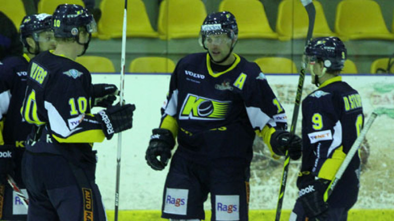 Aleksandrs Macijevskis (vidū) raidījis piekto ripu jūrmalnieku vārtos
Foto: Ritvars Raits