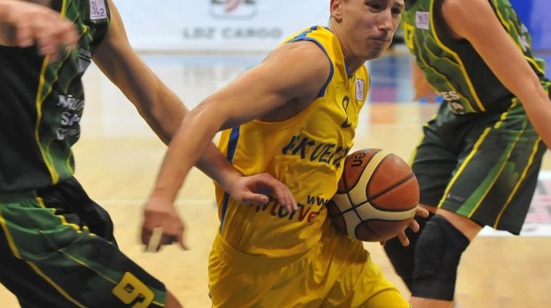 Artūrs Grīnbergs izcēlās ar 17 punktiem VeA uzvarā
Foto: bkventspils.lv