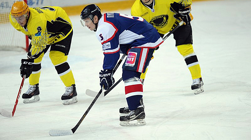 Ēriks Ševčenko (pa kreisi)
Foto: www.orsk-hockey.ru