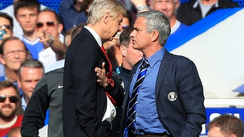 Arsēns Vengers un Žuzē Mourinju
Foto: PA Wire/Scanpix