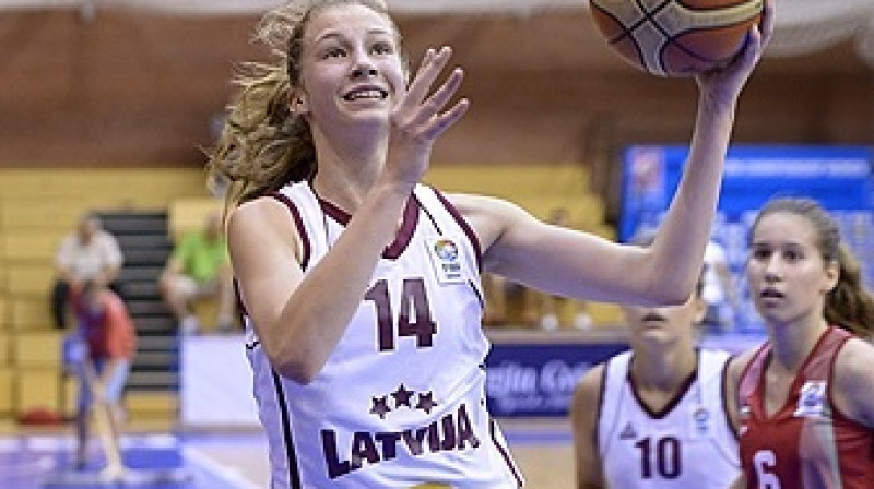 Luīze Šepte: 20 punkti un septiņas atlēkušās bumbas zaudējumā pret Somiju
Foto: www.fibaeurope.com