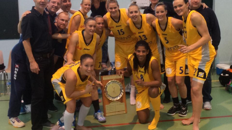 Ainars Zvirgzdiņš, "Castors Braine" basketbolistes un "Blaye" kauss
Foto: www.basketfeminin.com