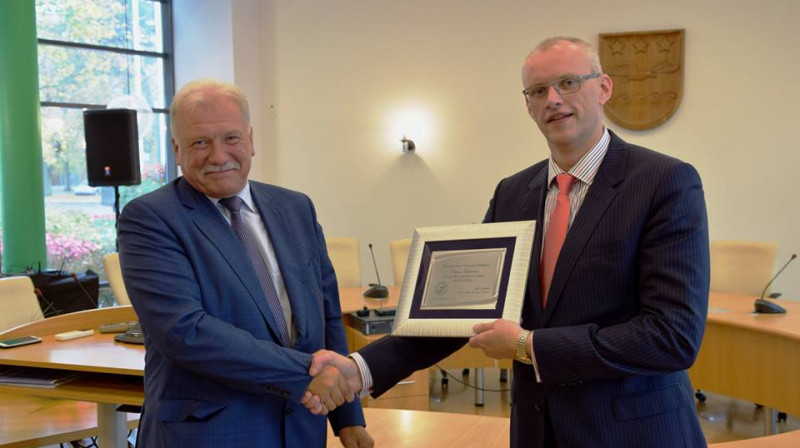 Latvijas Volejbola federācijas prezidents Atis Sausnītis un Jūrmalas pilsētas mērs Gatis Truksnis
Foto: volejbols.lv