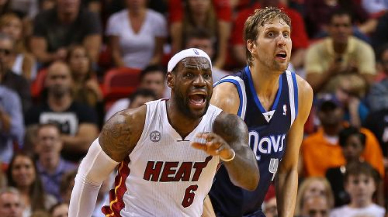 Lebrons Džeimss un Dirks Novickis
Foto: AFP/Scanpix