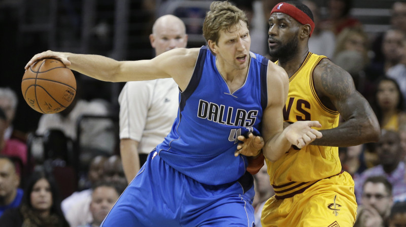 Dirks Novickis pret Lebronu Džeimsu
Foto: AP/Scanpix