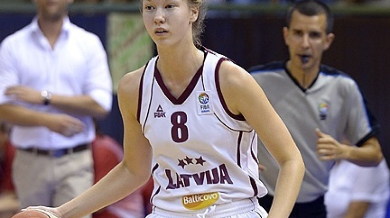 Digna Strautmane: 14 punktu un 10 atlēkušo bumbu Latvijas U20 izlases uzvarētajā mačā ar Igaunijas komandu. 
Foto: www.fibaeurope.com