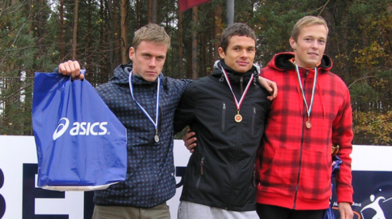 Absolūti ātrākie 8 km distancē: Indulis Bikše (no kreisās), Dmitrijs Serjogins un Reinis Hartmanis
Foto: Inesis Babāns