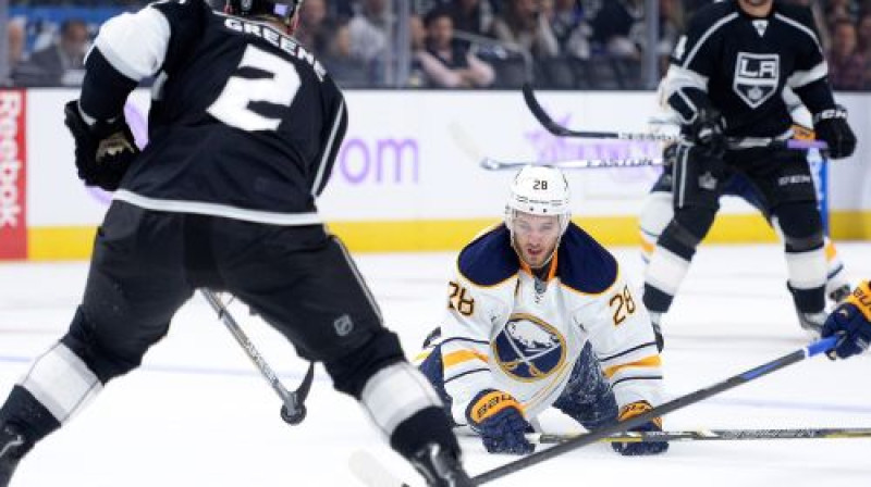 Zemgus Girgensons pret "Kings"
Foto: AFP/Scanpix