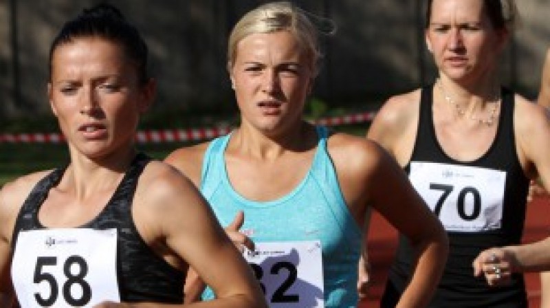 Anita Kažemāka (centrā)
Foto: Ritvars Raits, lat-athletics.lv