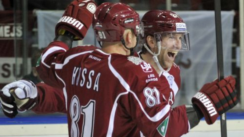 Pjotrs Ščastļivijs saņem Marcela Hosas apsveikumus
Foto: Romāns Kokšarovs, Sporta Avīze, f64