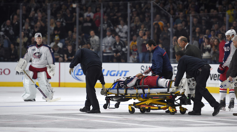 Niks Foliņjo pameta laukumu uz nestuvēm
Foto: AP/Scanpix