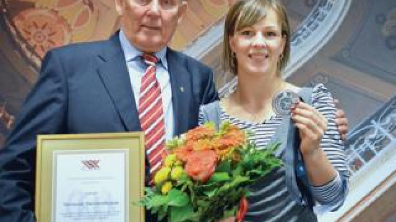 Treneris Visvaldis Freidenfelds un Laura Skujiņa 
Foto: Juris Bērziņš-Soms, žurnāls "Sports"